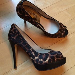 Michael Kors leapord pumps