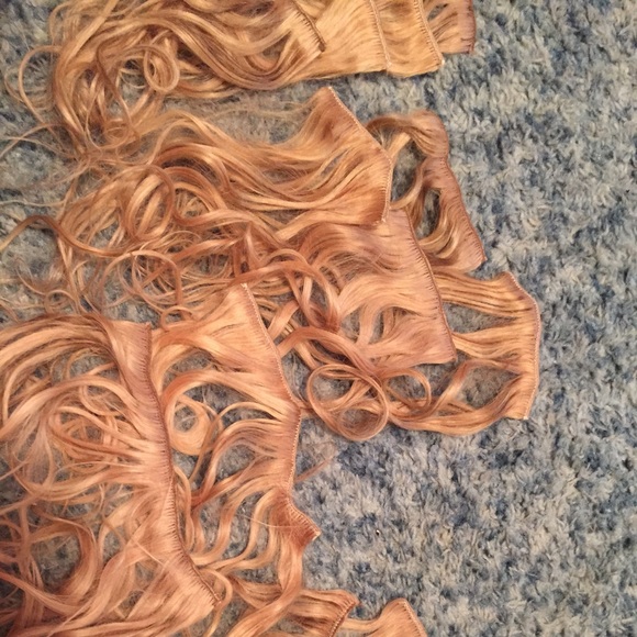 Hair extensions, two sets.