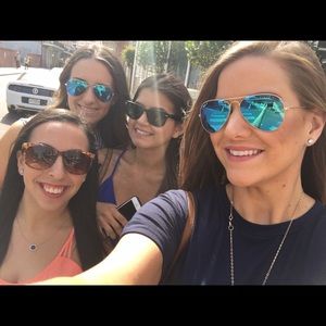 Meet your Posher, Claire