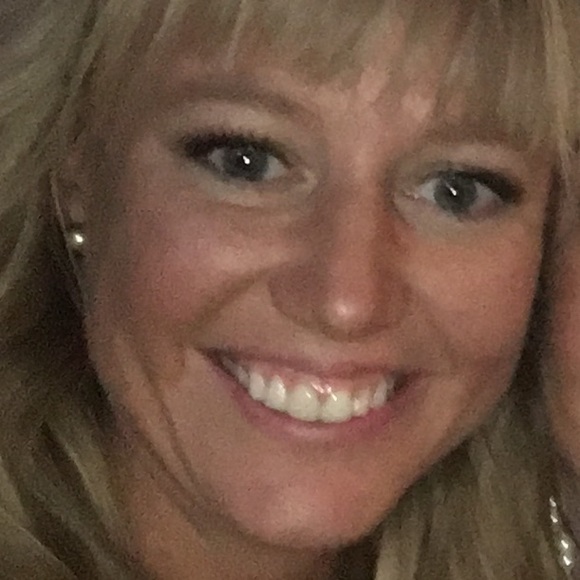 Meet your Posher, Caitlin