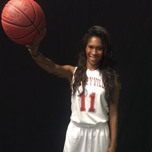 Meet your Posher, Yvonne