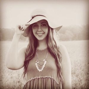 Meet your Posher, Adrienne