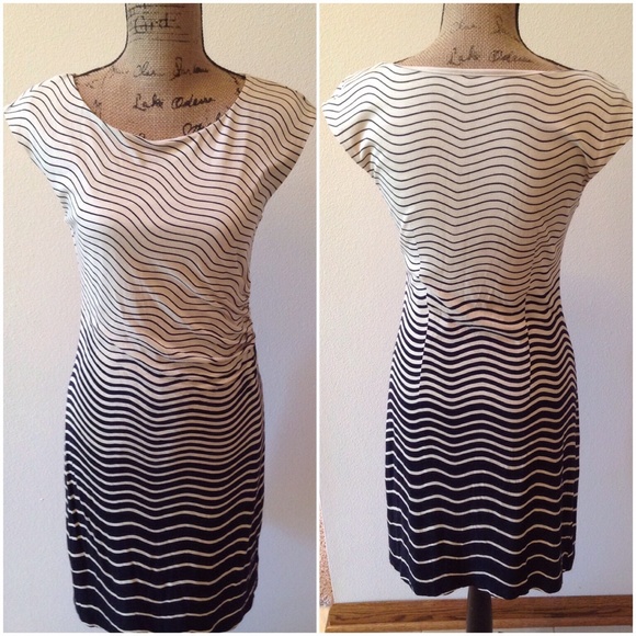 LOFT Dresses & Skirts - 1 HR SALE SALE 💕Gorgeous Loft Dress