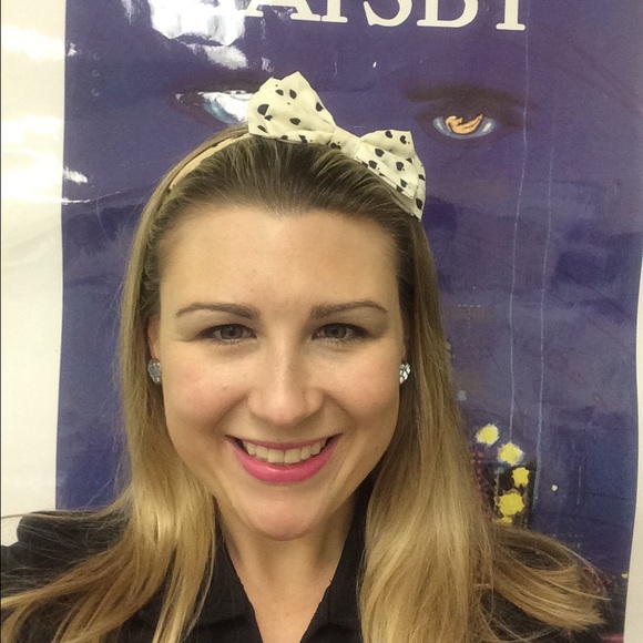 Meet your Posher, Nicole - Picture 1 of 2