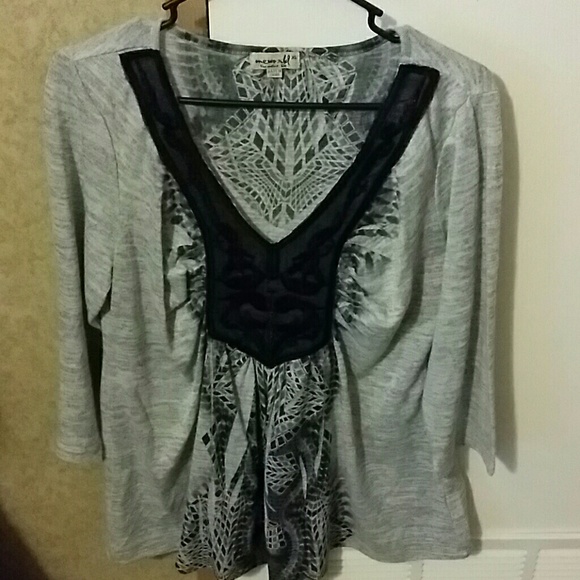 Like new. Really cute shirt