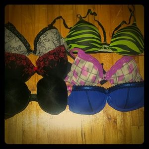 6 bras all size 36C except the blue which is 38C