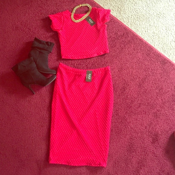 Dresses & Skirts - NWT Rue 107 Crop top & Midi Pencil Skirt