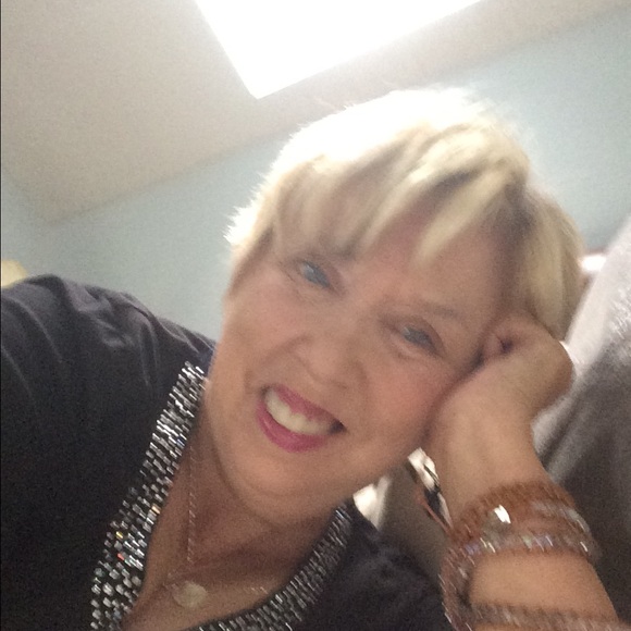 Meet your Posher, Joanie - Picture 2 of 4