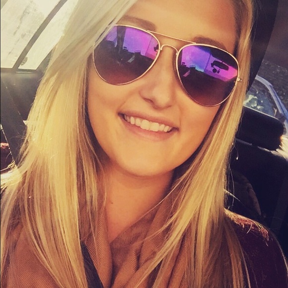 Meet your Posher, Samantha - Picture 1 of 1