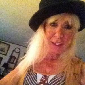 Meet your Posher, Renee