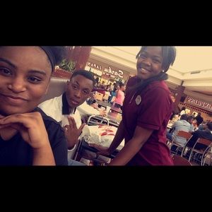 Meet your Posher, Kayla