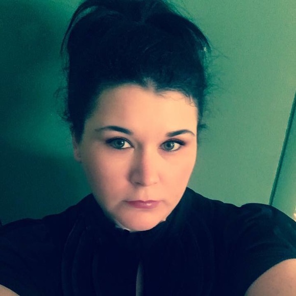 Meet your Posher, Jennifer - Picture 1 of 1