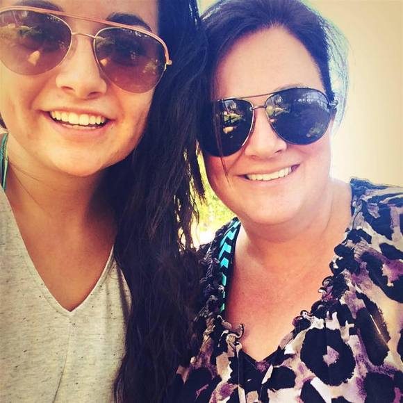 Meet your Posher, Jennifer - Picture 1 of 1