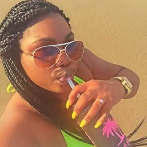 Meet your Posher, Maraline