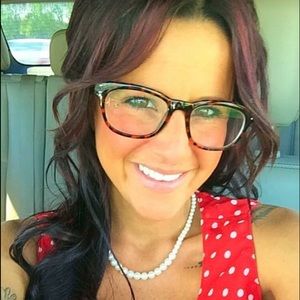 Meet your Posher, Caitlin