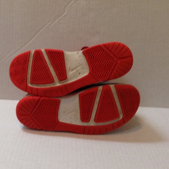 Boys size 6.5 Nike Hyperquickness basketball shoes - Picture 4 of 4