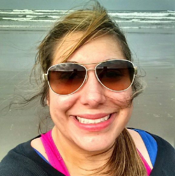 Meet your Posher - Picture 3 of 4