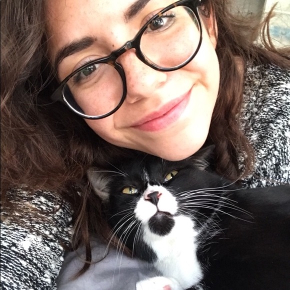 Meet your Posher, Gianna - Picture 2 of 3