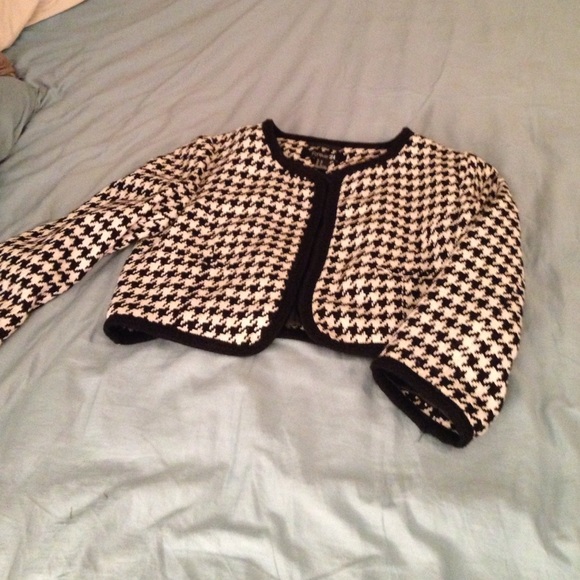 Cropped houndstooth blazer