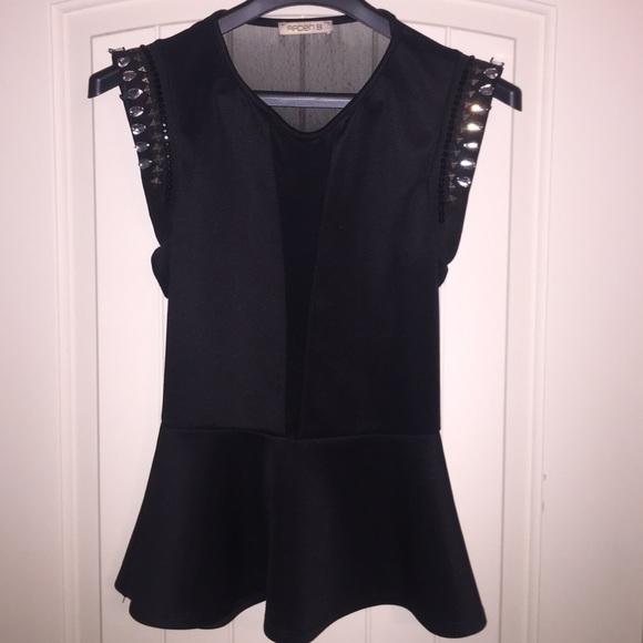 Arden B. top