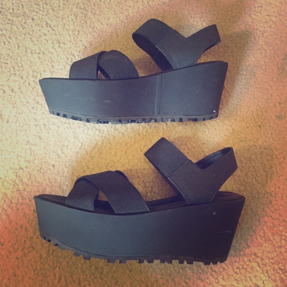 Forever 21 Shoes - High platform sandals😍😍👌🏽