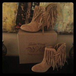 Nine West Vintage Varunyon Fringe Bootie Size 11