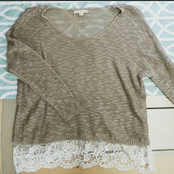 🍁 Sweater with lace detail