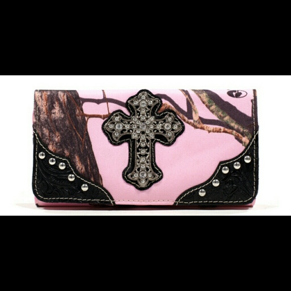 NWT. Pink camo wallet