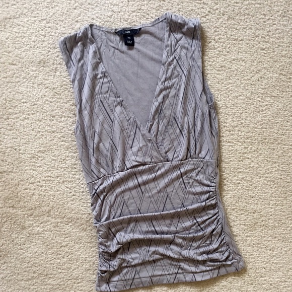 H&M Stretchy ruched wast tank top geo print