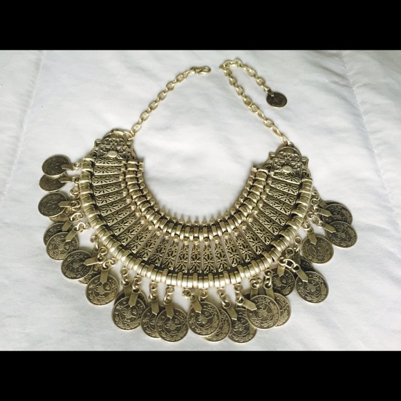 Statement necklace
