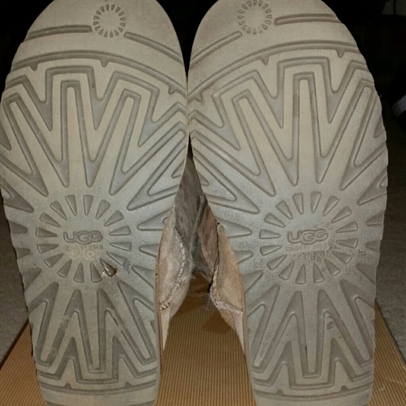 UGGS - Picture 3 of 4