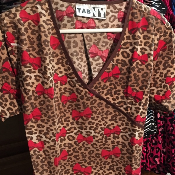 SOLD SOLD SOLD Brand new scrub medical uniform - Picture 1 of 1