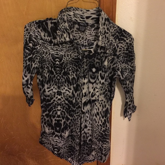 Leopard button down - Picture 2 of 2