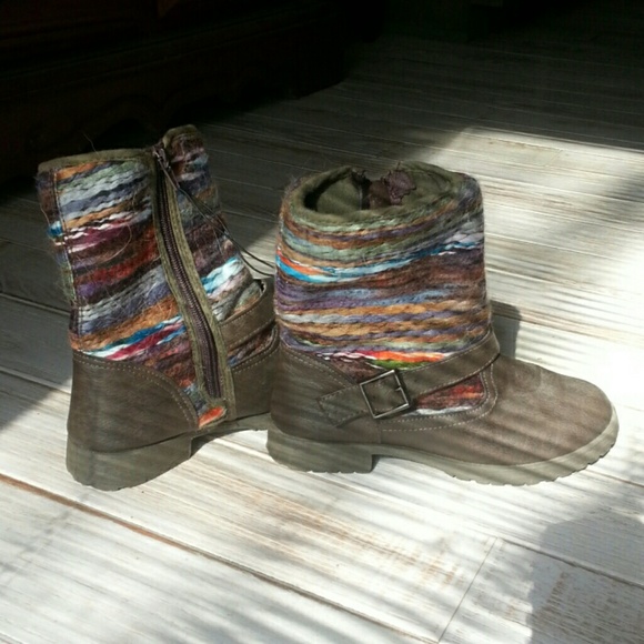 Brown/multi-colored boots