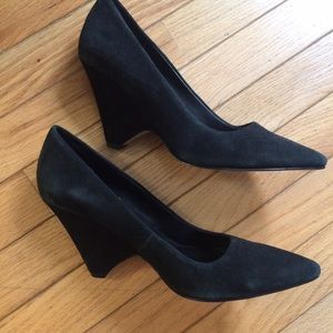 b. makowsky Shoes - suede heels ๐ b. makowsky Shoes - suede heels ๐