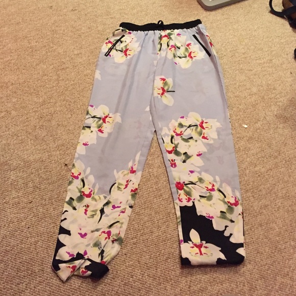 Floral silk pants with pockets