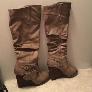 Shi Tall tan boot