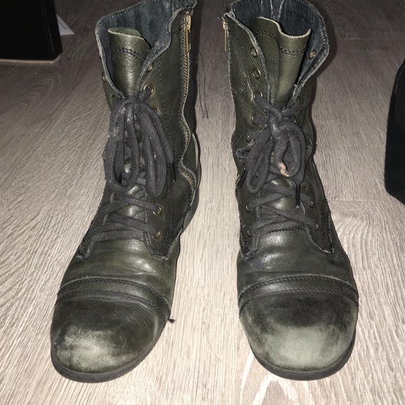 Black Steve Madden combat boots