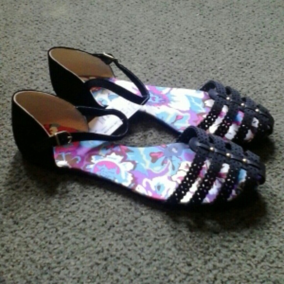 NWT Black flats..I think they run a little big. - Picture 4 of 4