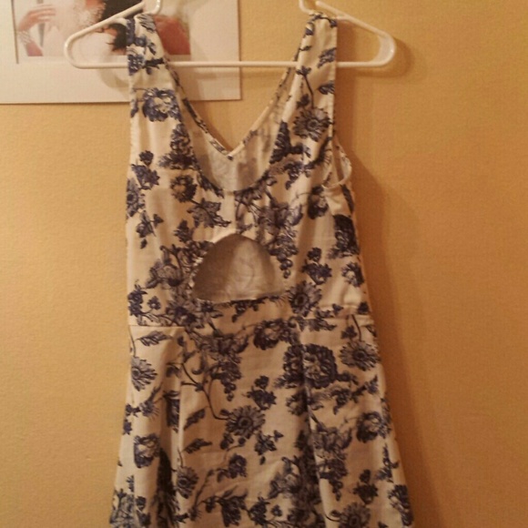Dress - Picture 2 of 2