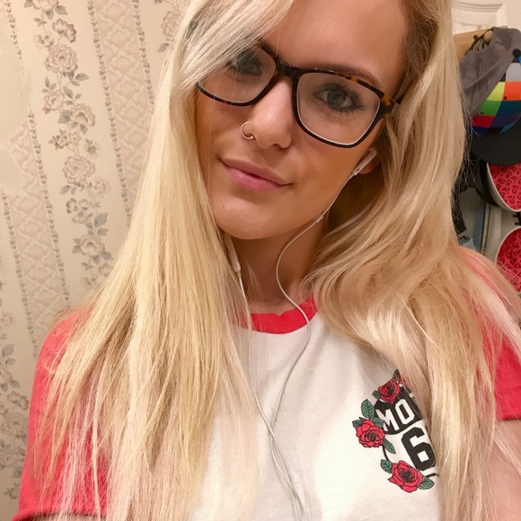 Meet your Posher, Danielle - Picture 3 of 3