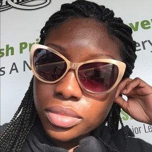 Meet your Posher, Priscilla