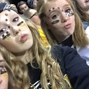 Meet your Posher, Cassandra