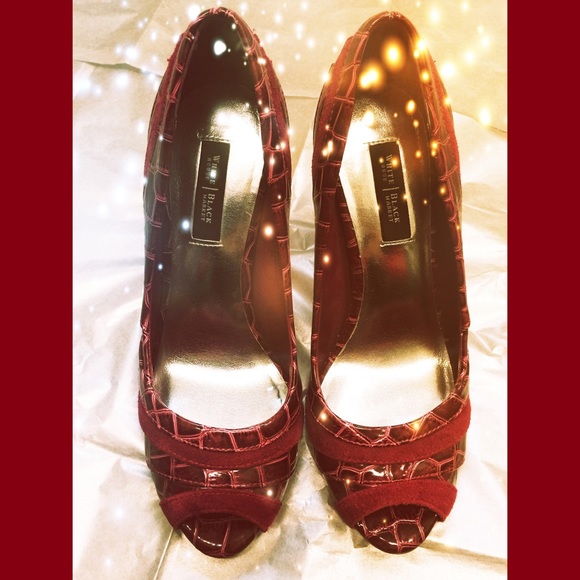 Crocodile print leather pumps with suede accents