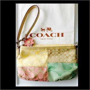RARE COACH❤LARGE WRISTLET/SMALL PURSE PASTEL