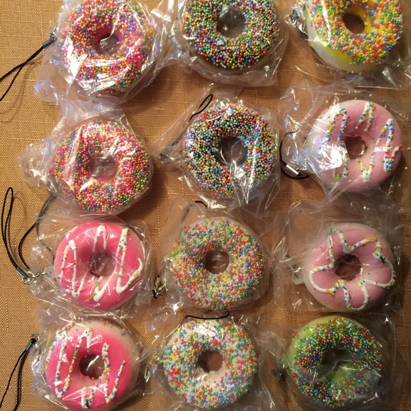 PICS R UP‼️💕NEW DONUT KEYCHAINS ARE IN!🍩 - Picture 2 of 4