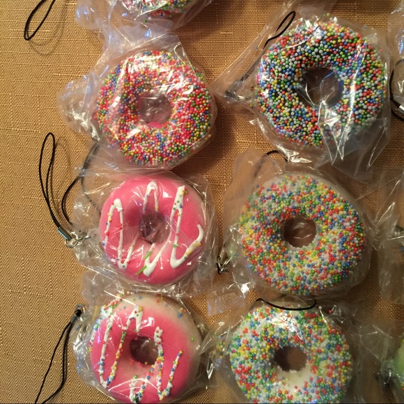 PICS R UP‼️💕NEW DONUT KEYCHAINS ARE IN!🍩 - Picture 3 of 4