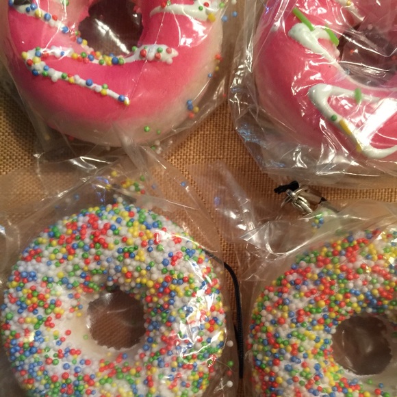 PICS R UP‼️💕NEW DONUT KEYCHAINS ARE IN!🍩 - Picture 4 of 4