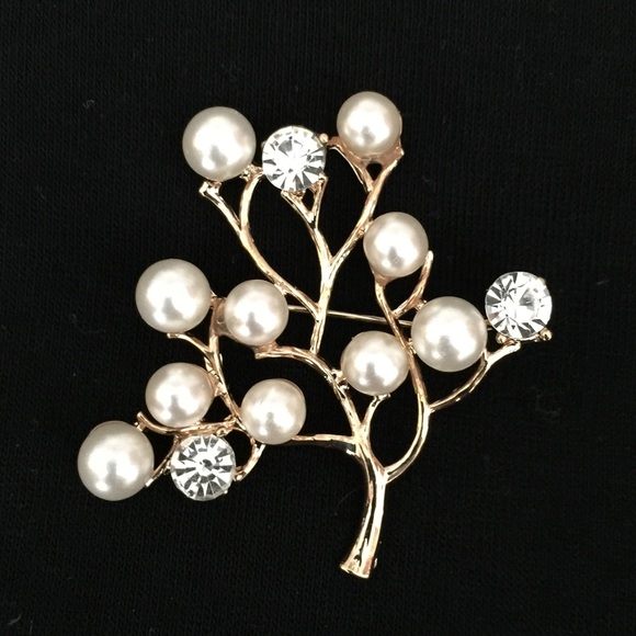 Pearl Rhinestone Pin