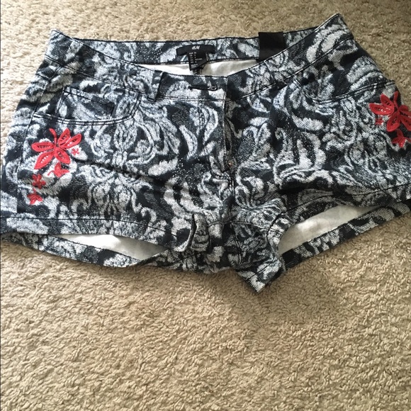 H&M short! - Picture 3 of 3